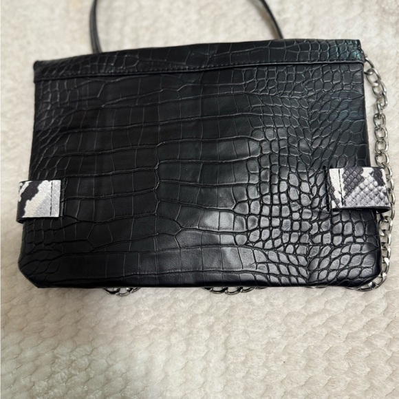 Mossimo‎ Supply Co Black and White Crossbody Bag - Picture 4 of 4